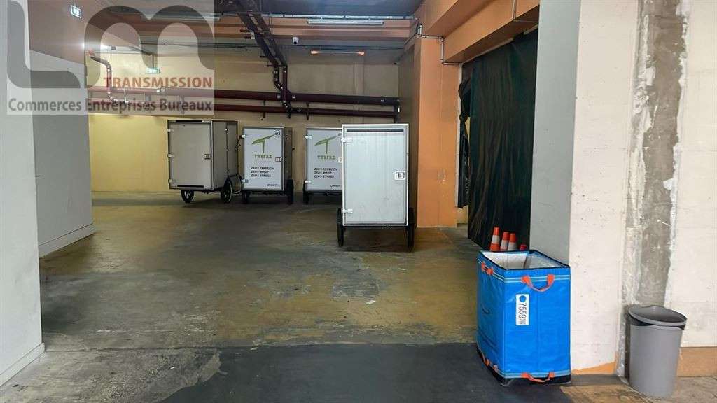 Cède locaux d'activité bureaux 990m² à Courbevoie
