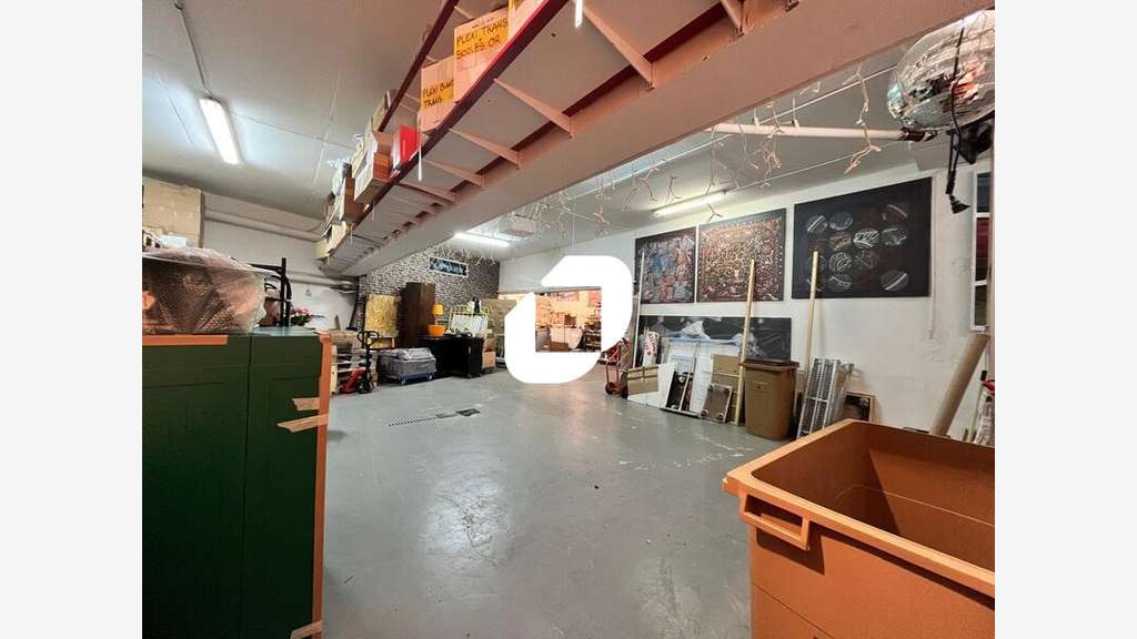 Vente Local d'activité 157m² Courbevoie