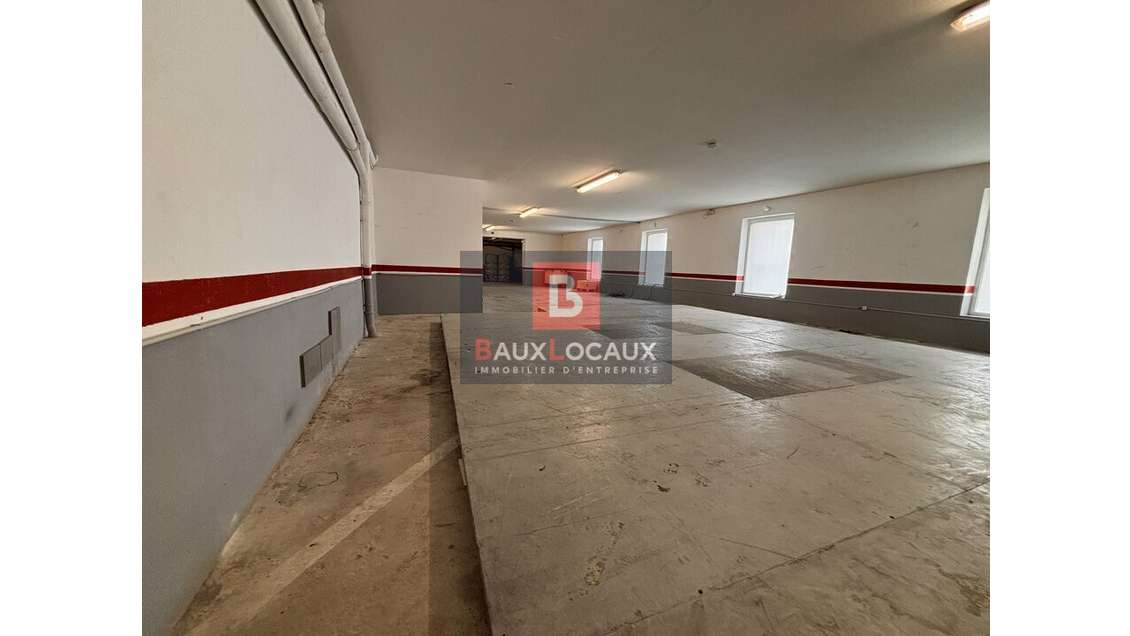 Local d'activité 242m² à vendre à Courthézon