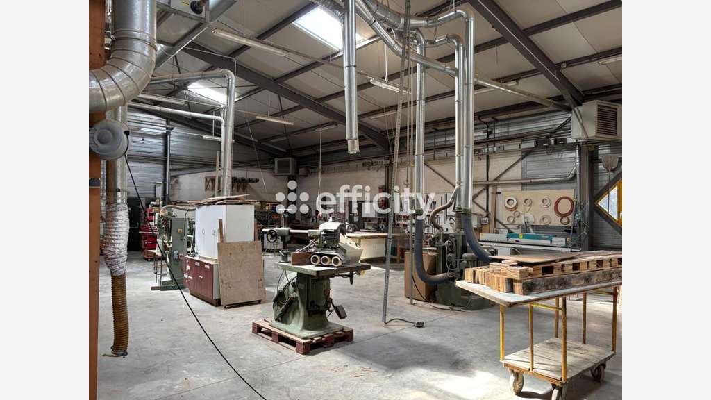 Vente local industriel de 740m² en za à Courzieu