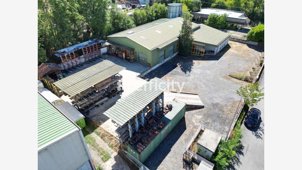 Vente local industriel de 740m² en za à Courzieu