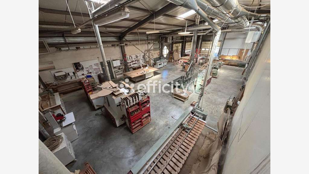 Vente local industriel de 740m² en za à Courzieu