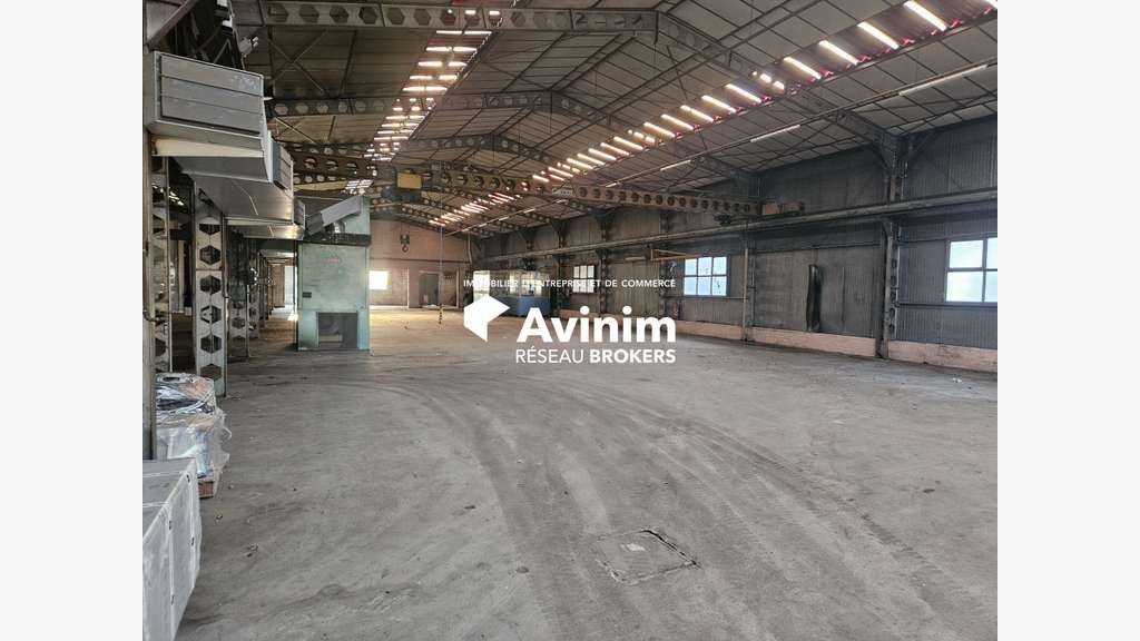 Vente bâtiment industriel de 7429m² à Cousance
