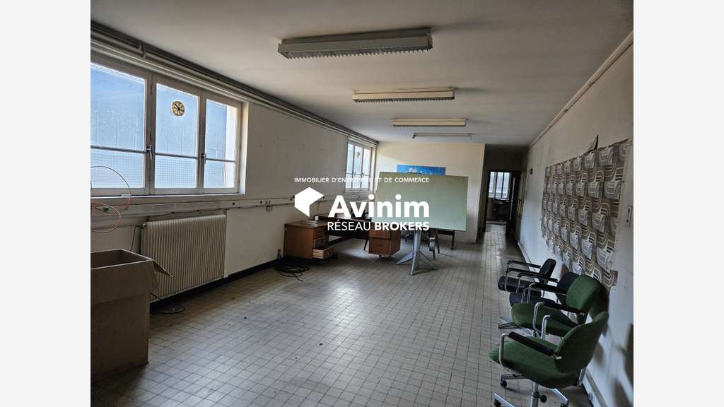 Vente bâtiment industriel de 7429m² à Cousance