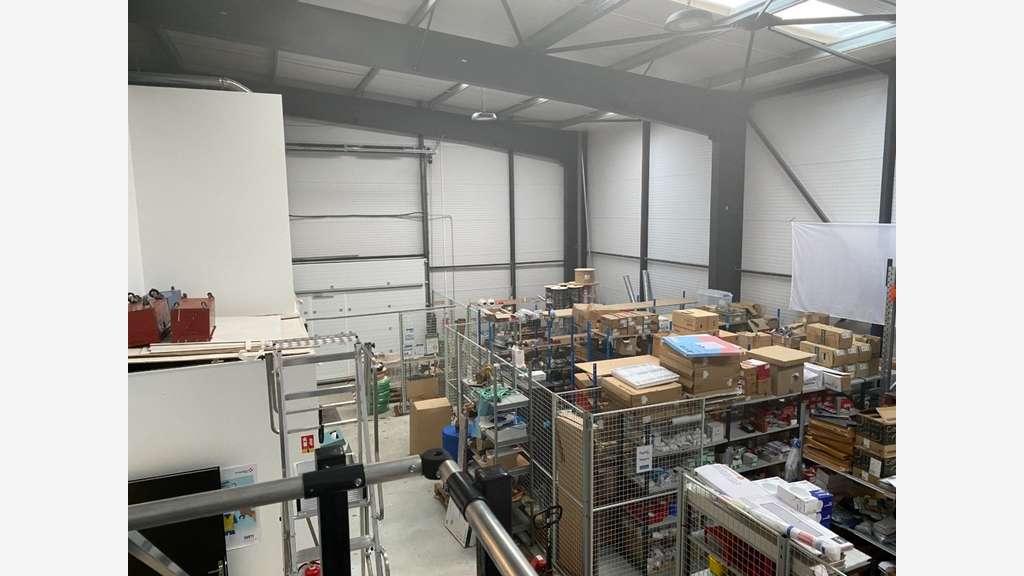 AV bureaux + entrepôt 586m² proche 4 voies à Crach