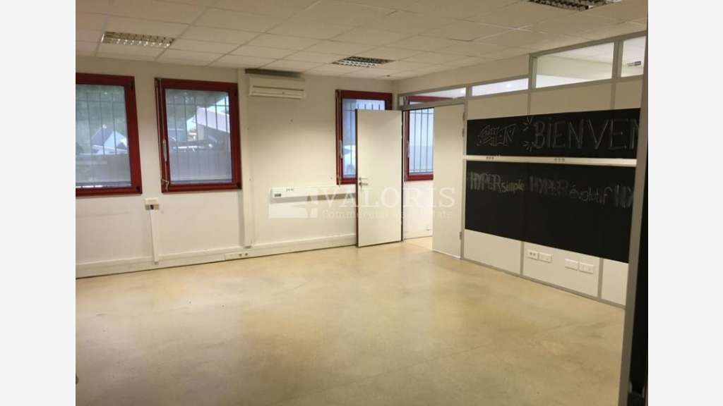 Entrepôt et bureaux 283m² à vendre à Dardilly 