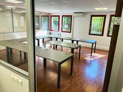 Entrepôt et bureaux 283m² à vendre à Dardilly 