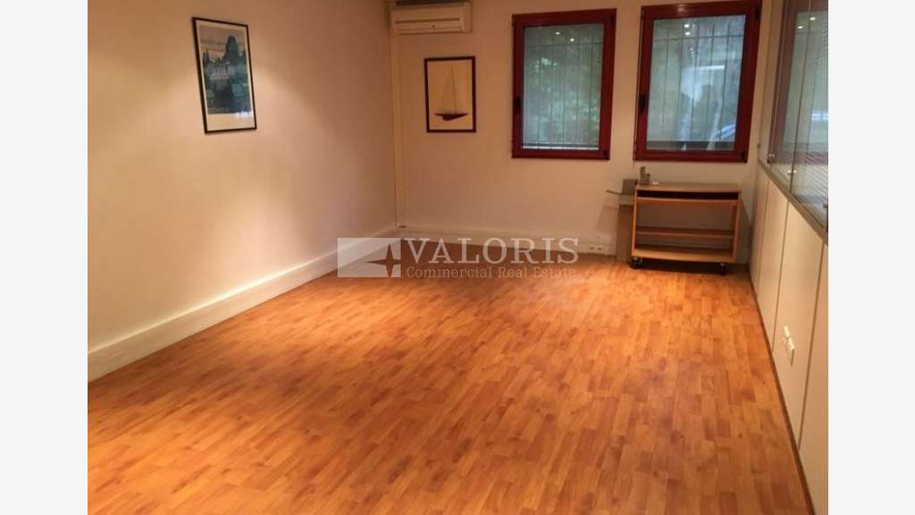 Entrepôt et bureaux 283m² à vendre à Dardilly 