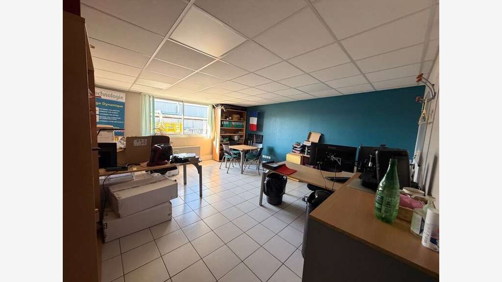 AV bâtiment 1400m² sur 5708m² à Décines-Charpieu