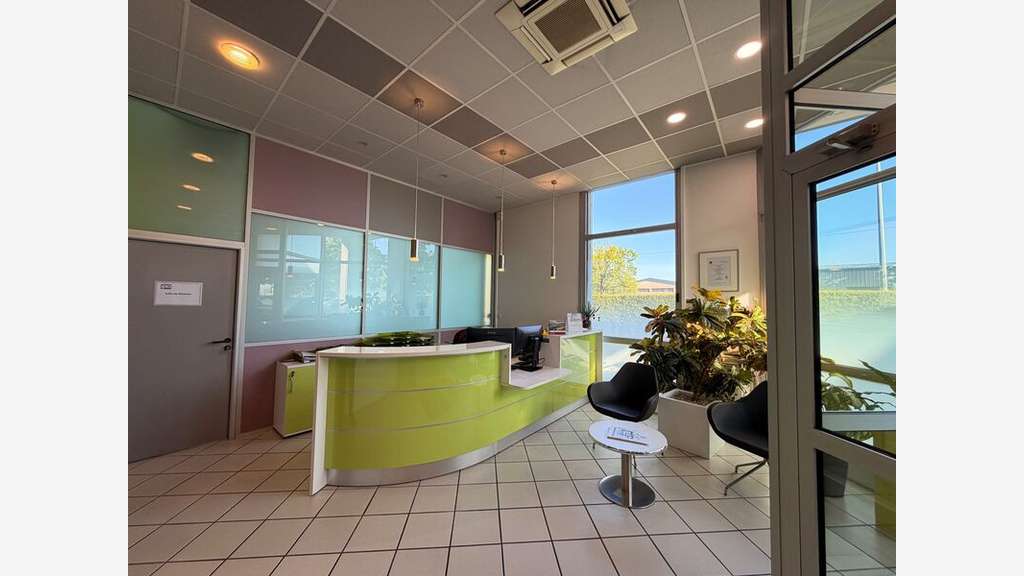 AV bâtiment 1400m² sur 5708m² à Décines-Charpieu