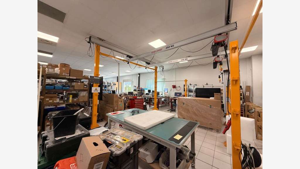 AV bâtiment 1400m² sur 5708m² à Décines-Charpieu