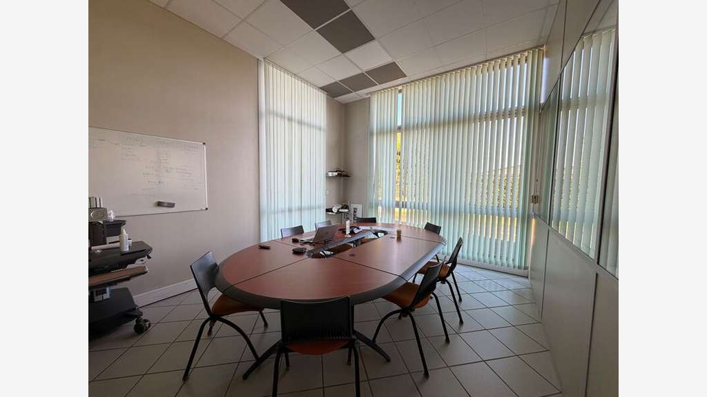 AV bâtiment 1400m² sur 5708m² à Décines-Charpieu