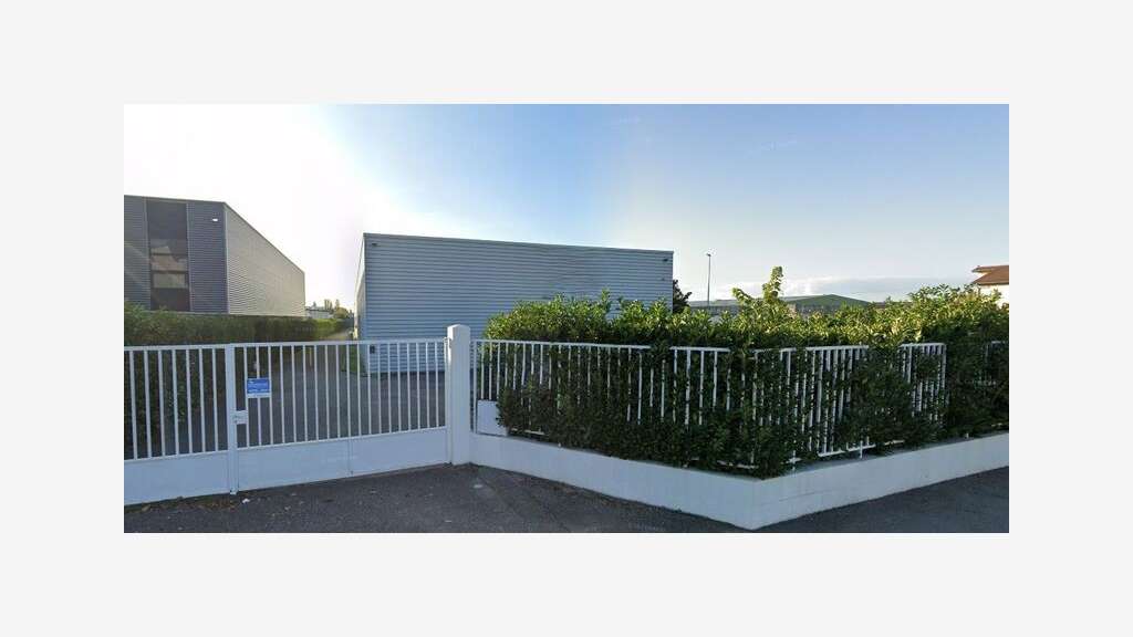 AV bâtiment 1400m² sur 5708m² à Décines-Charpieu
