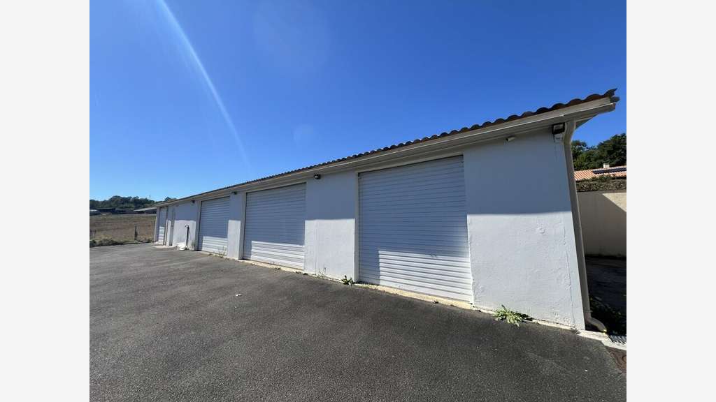 Local d'activité polyvalent 180m² à vendre Dignac