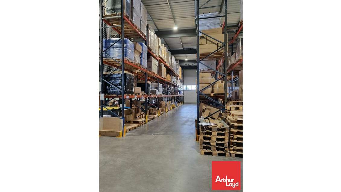 Local d'activité 1737m² à vendre à Dissay 