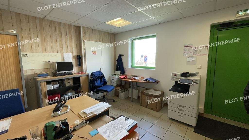 A vendre locaux d'activités 372m² à Donges