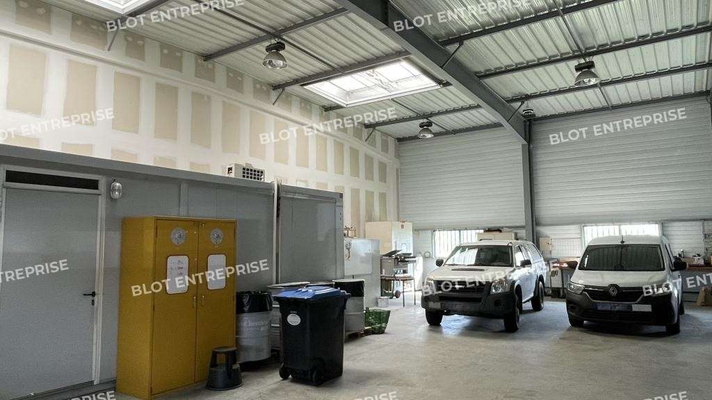 A vendre locaux d'activités 372m² à Donges