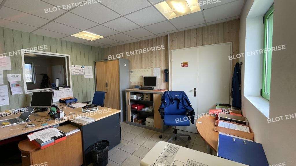 A vendre locaux d'activités 372m² à Donges