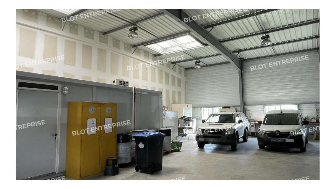 A vendre locaux d'activités 372m² à Donges