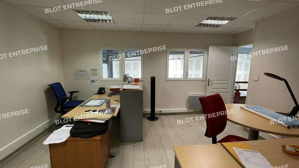 A vendre locaux d'activités 372m² à Donges
