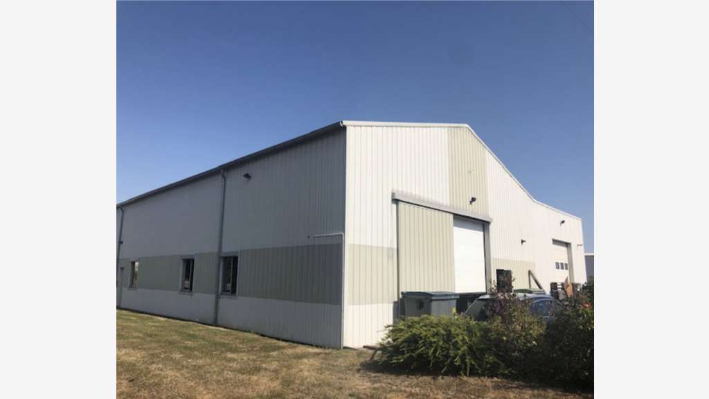 Entrepôt d'une surface de 700 m² à vendre au sud d