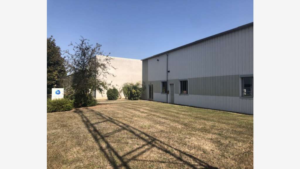 Entrepôt d'une surface de 700 m² à vendre au sud d