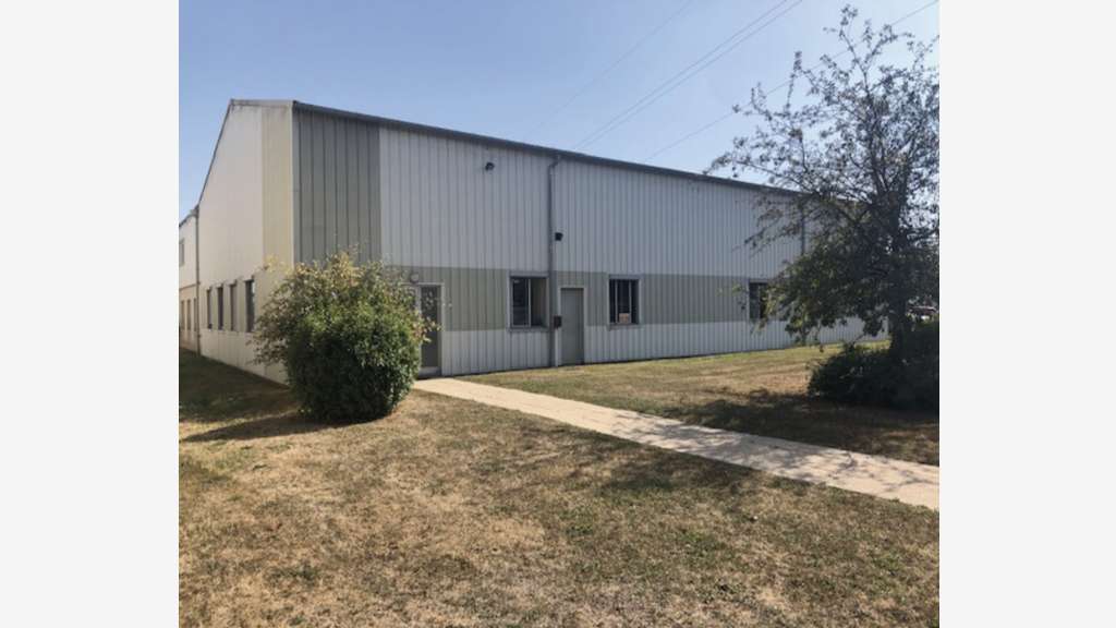 Entrepôt d'une surface de 700 m² à vendre au sud d