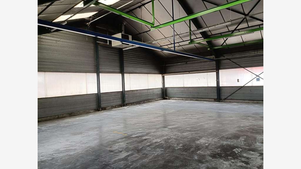 AV locaux d'activité avec bureaux à Dunières