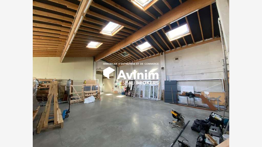 Local d’activité 320m² + extérieur à Echirolles