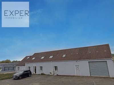 Bâtiment indépendant de 610 m2 avec parking sur so