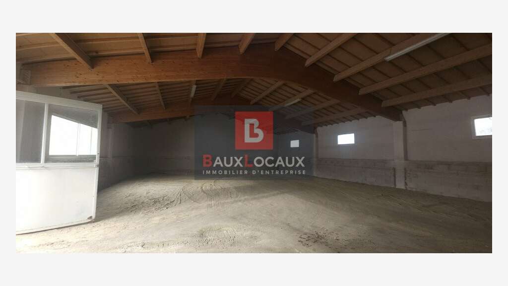 Local d'activité 428m² à Entraigues-sur-la-Sorgue