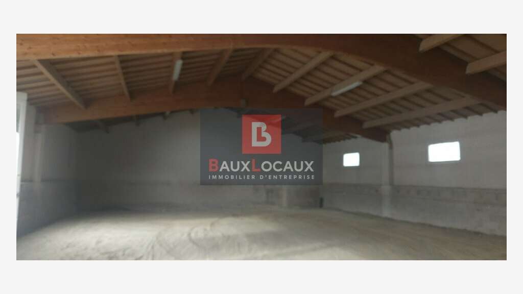 Local d'activité 428m² à Entraigues-sur-la-Sorgue