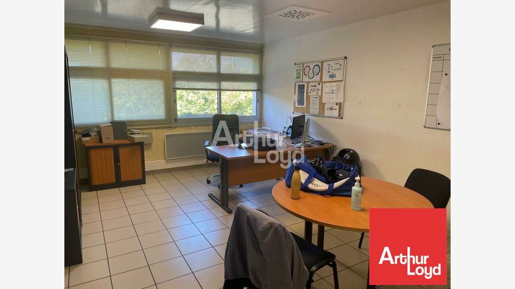 Local d'activité 3260m² à vendre aux Essarts