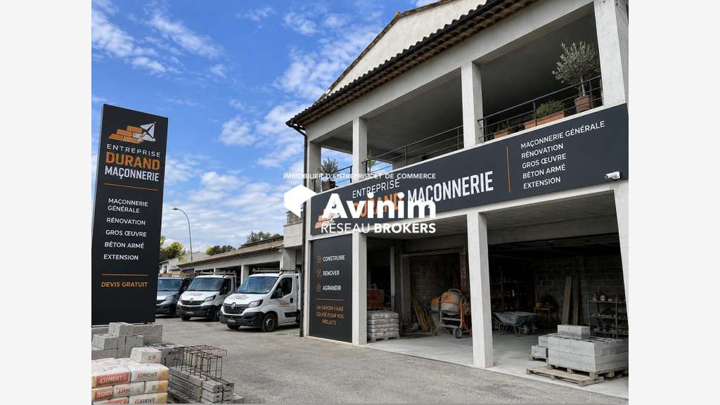 Vente local d'activité de 900m² en ZA à Fayence