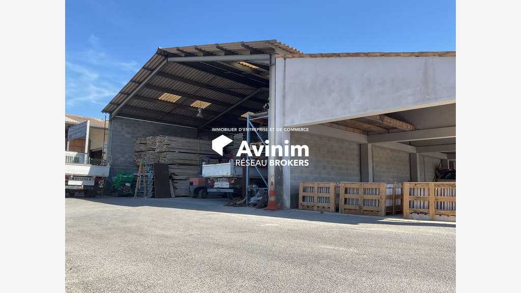 Vente local d'activité de 900m² en ZA à Fayence