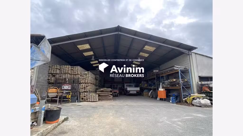 Vente local d'activité de 900m² en ZA à Fayence