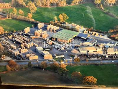 Entrepôt 4 000m² env. à vendre proche Flers
