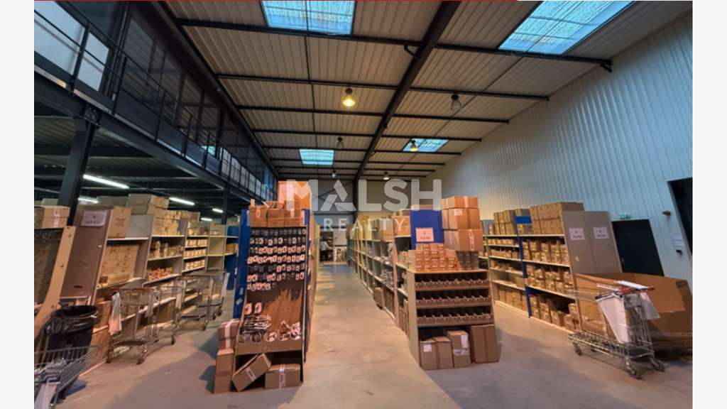 Bâtiment 1980m² à Fleurieux-sur-l'Arbresle