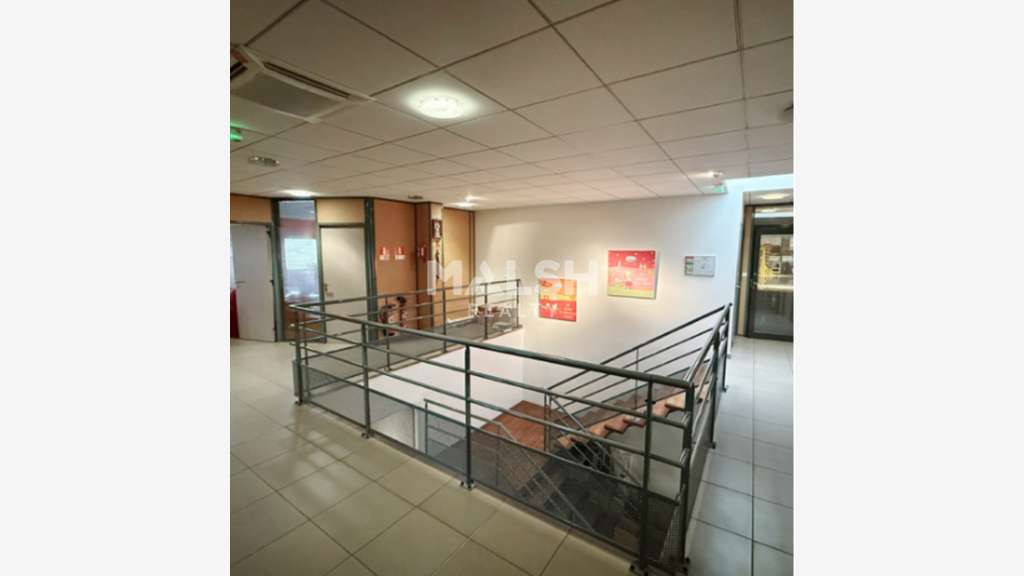 Bâtiment 1980m² à Fleurieux-sur-l'Arbresle