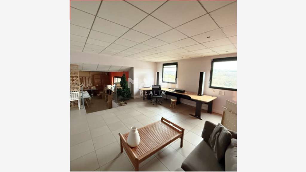 Bâtiment 1980m² à Fleurieux-sur-l'Arbresle