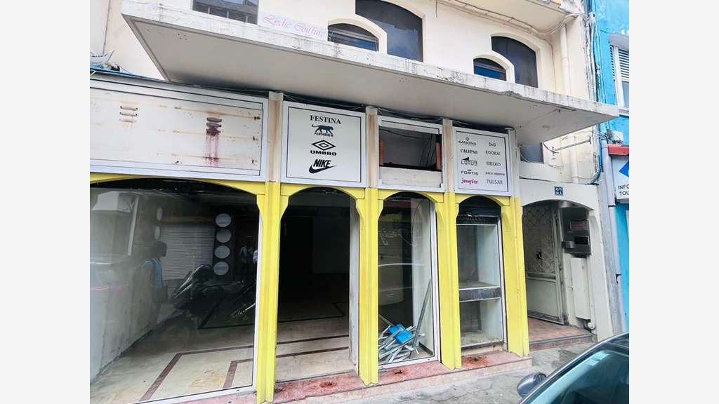 Murs commerciaux libres 80m² à Fort de France