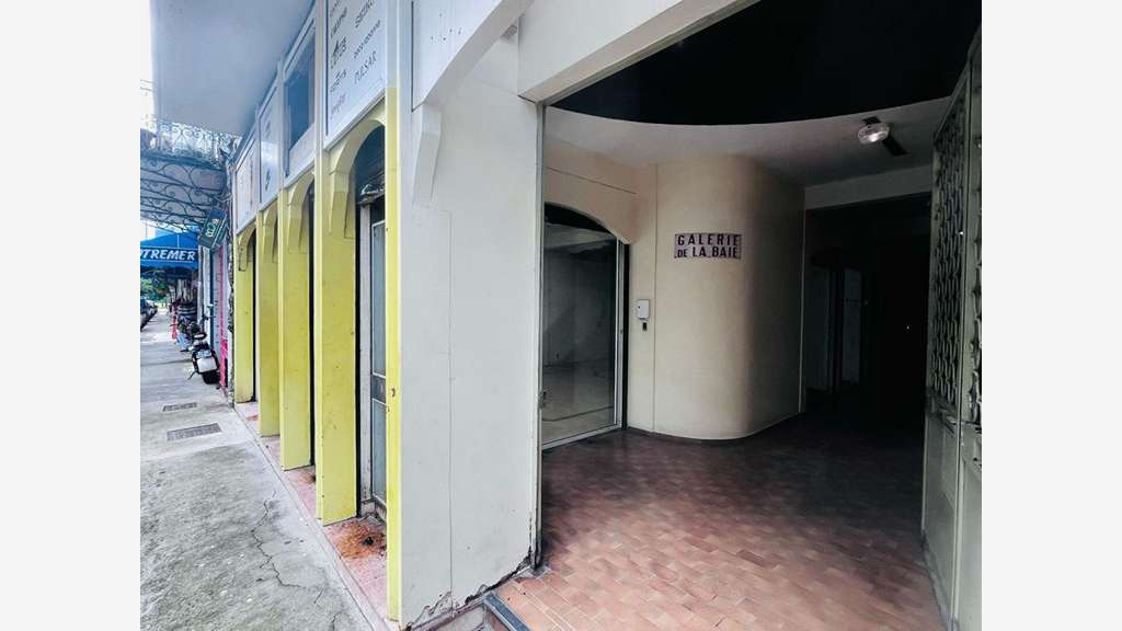 Murs commerciaux libres 80m² à Fort de France