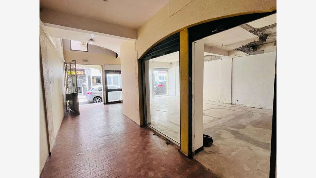 Murs commerciaux libres 80m² à Fort de France