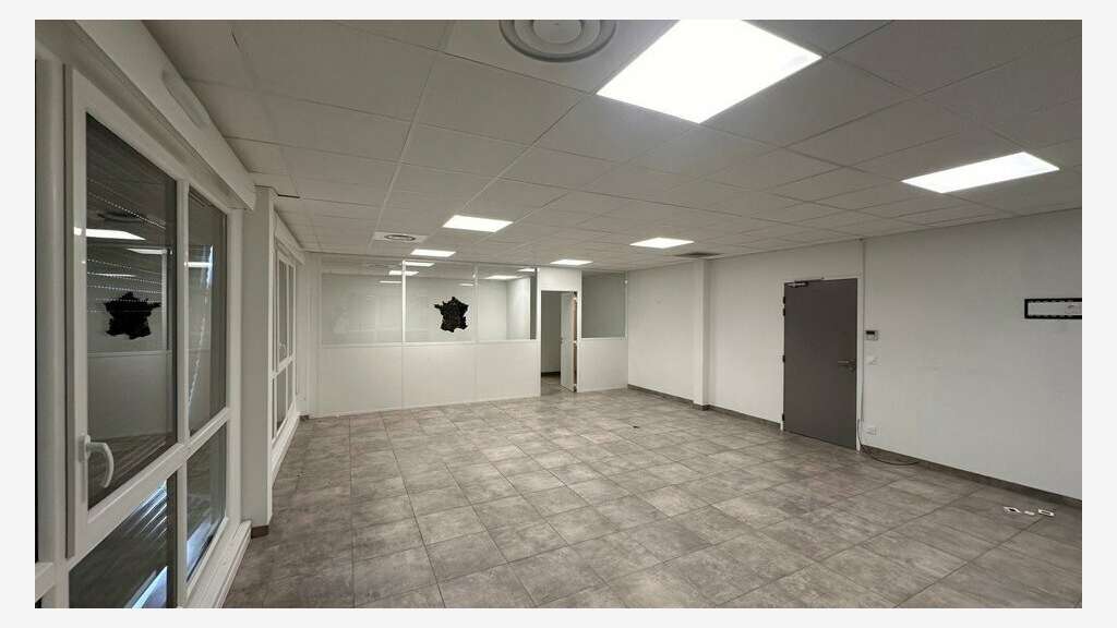 Local d'activité 328m² à vendre à Genay A6/A46