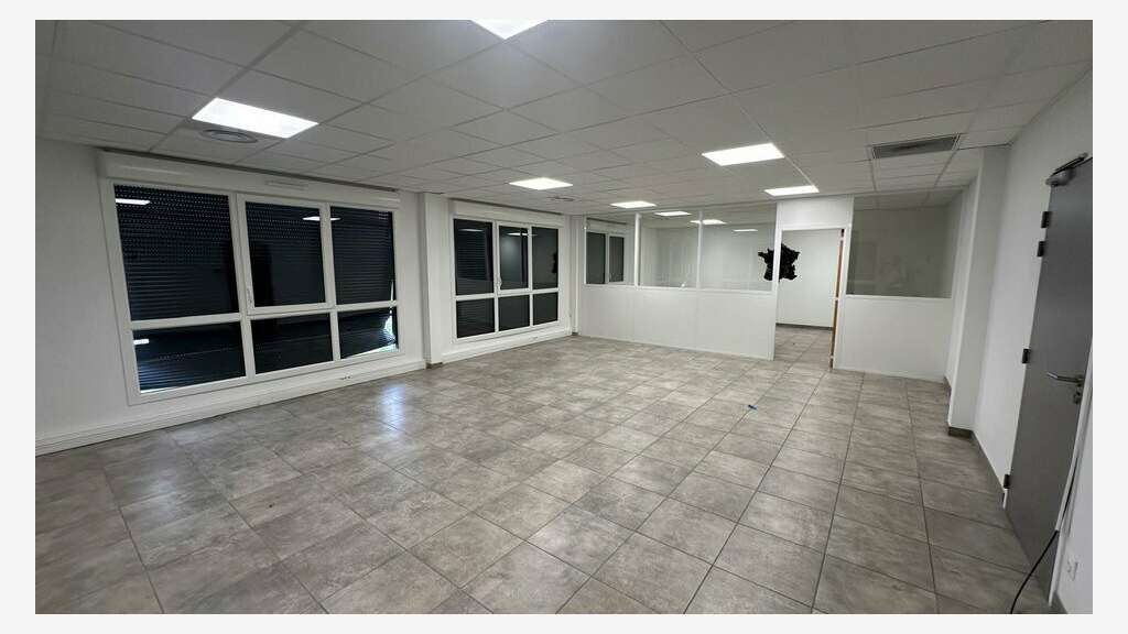 Local d'activité 328m² à vendre à Genay A6/A46