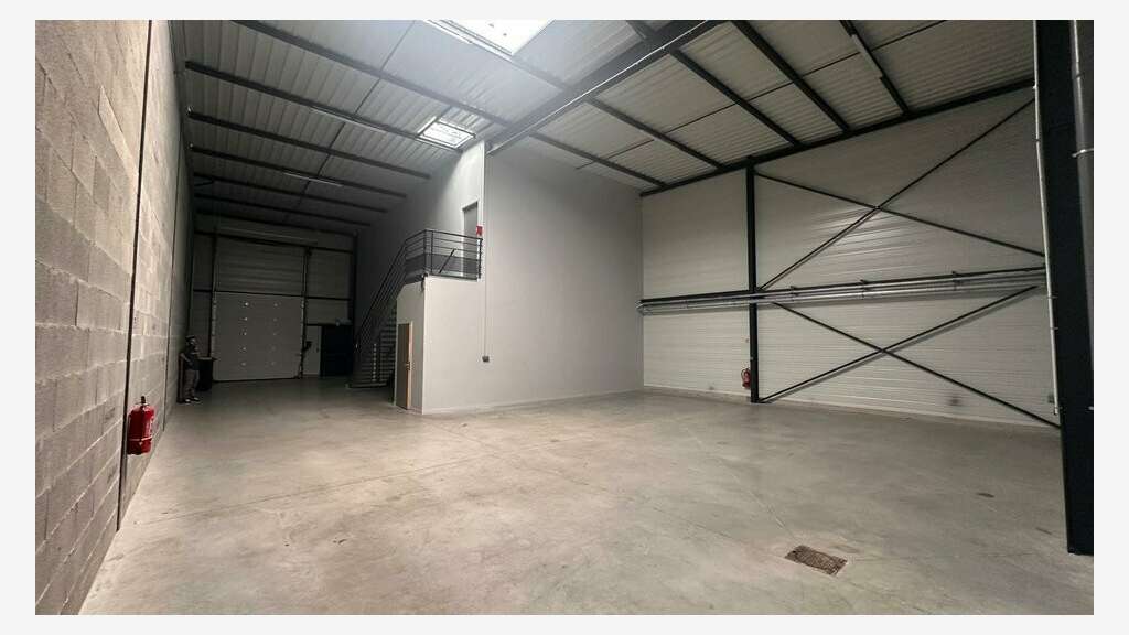 Local d'activité 328m² à vendre à Genay A6/A46