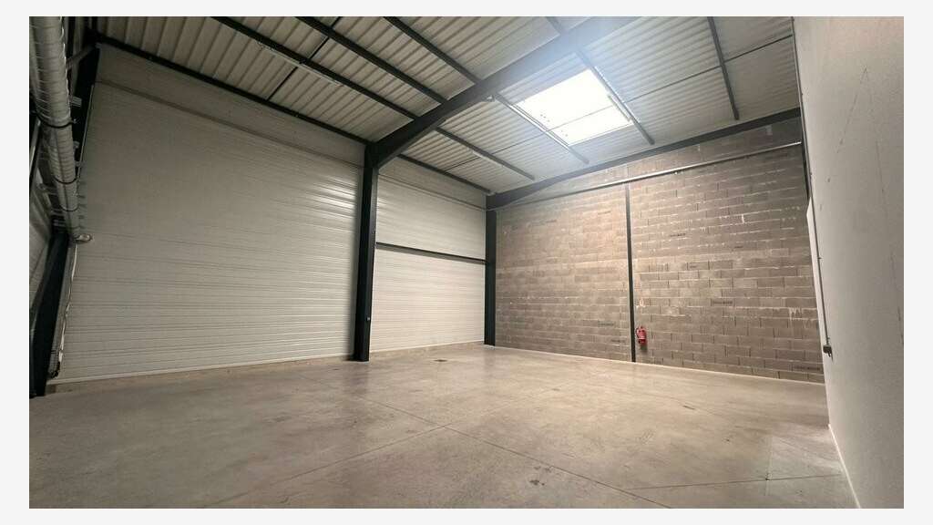 Local d'activité 328m² à vendre à Genay A6/A46