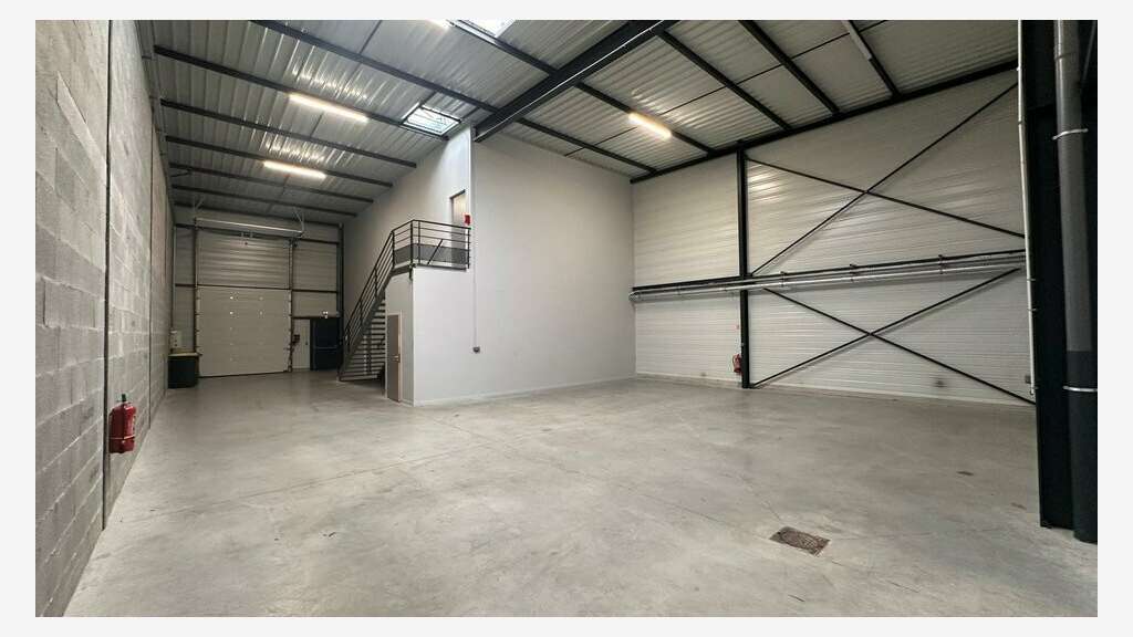 Local d'activité 328m² à vendre à Genay A6/A46