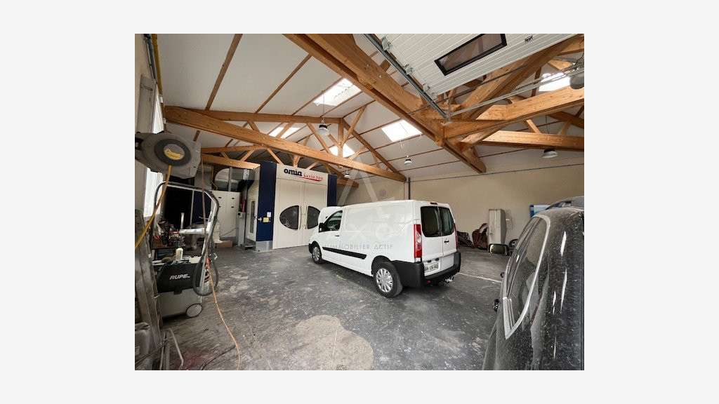 Vente local d'activité de 730m² à Gond-Pontouvre