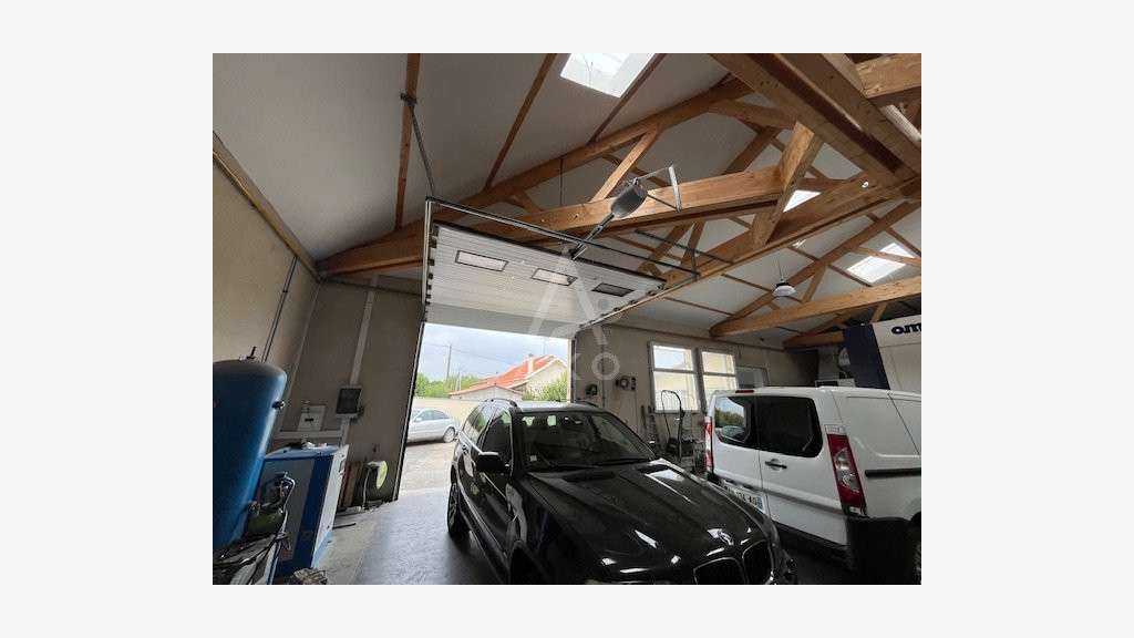 Vente local d'activité de 730m² à Gond-Pontouvre